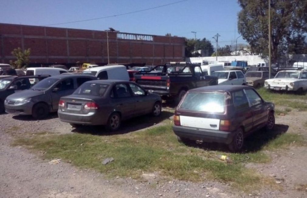 vehiculo en el canchon
